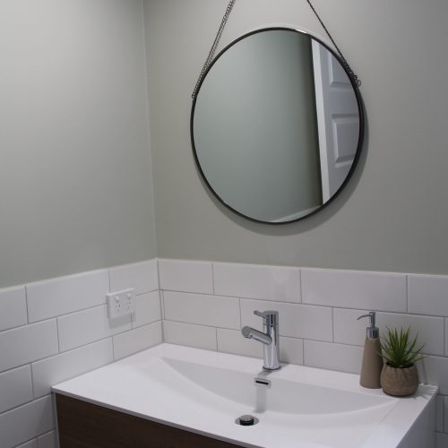Round bathroom mirror