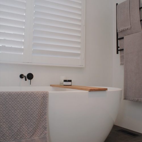 Matte black bath spout with bath